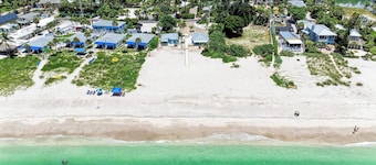 Casey Key Beachfront Escape: Charming 1BR Cottage