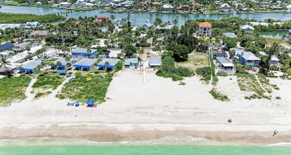 Casey Key Beachfront Escape: Charming 1BR Cottage
