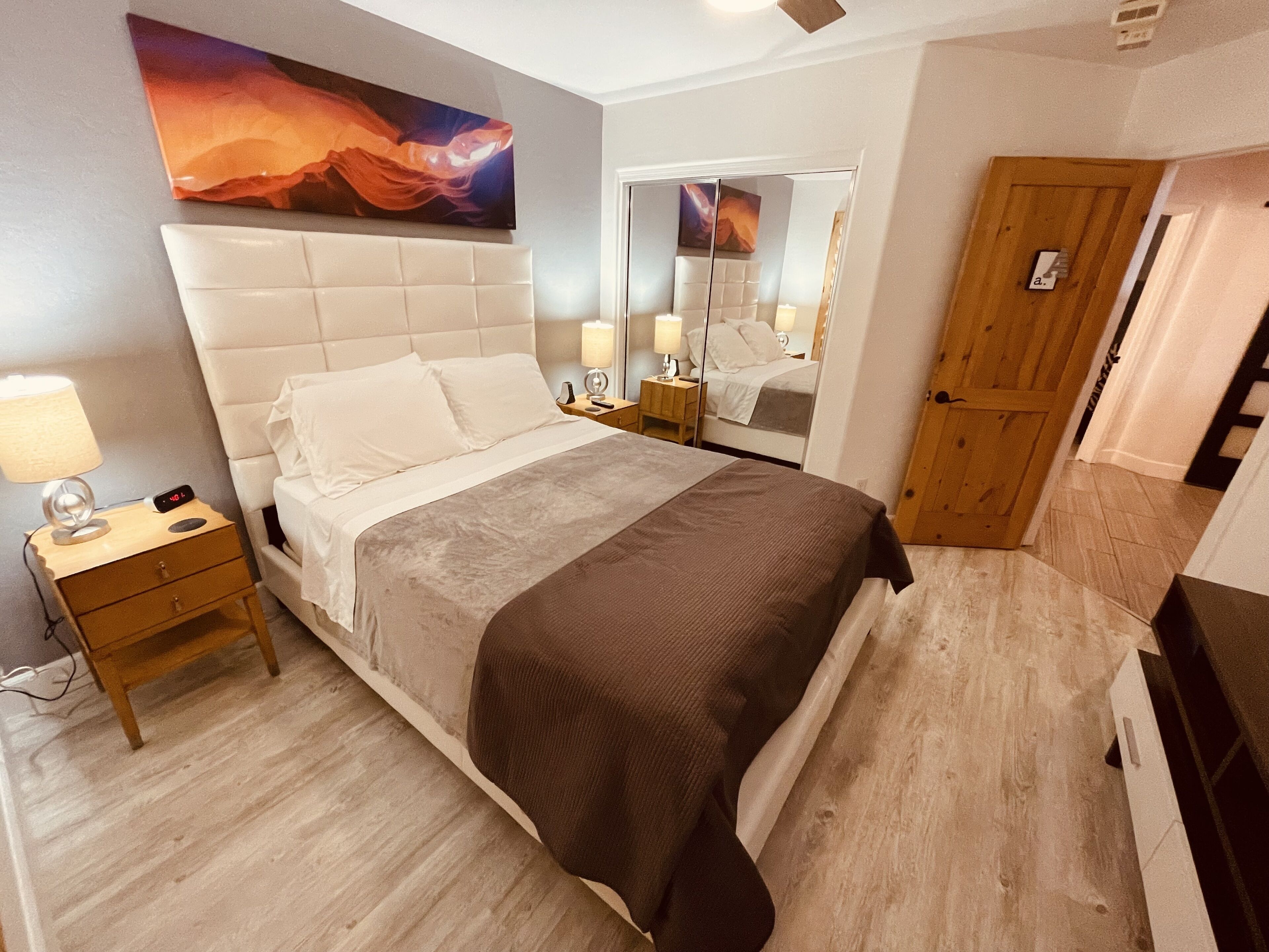 2 chambres, bureau, fer et planche à repasser, accès au Wi-Fi (inclus)