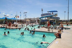 Pool - Loft Escape Artistic (Surprise)