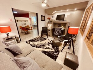 Smart TV - Loft Escape Artistic (Surprise)