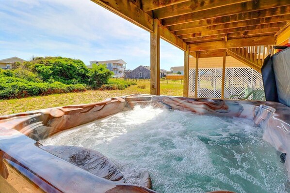 Outdoor spa tub
