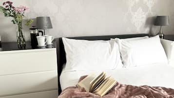 Ferienhaus, Mehrere Betten | 4 Schlafzimmer, Bügeleisen/Bügelbrett, kostenloses WLAN, Bettwäsche