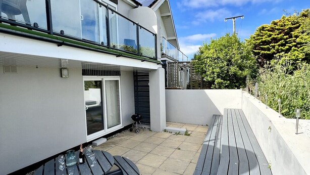 House, Multiple Beds | Balcony - Modern Spacious 4bed House in Porth Newquay Brambl (Newquay)