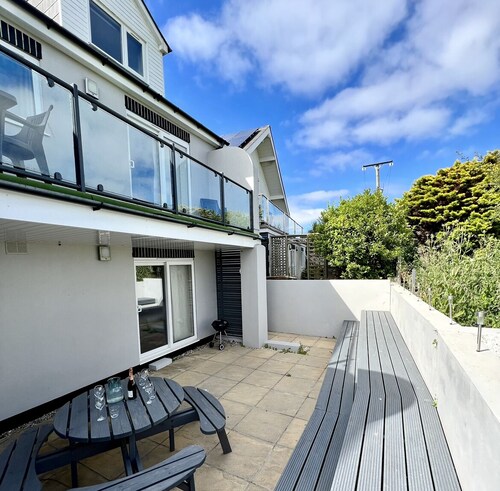 Modern Spacious 4bed House in Porth Newquay Brambl
