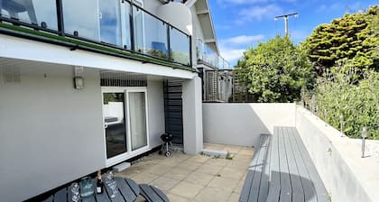 Modern Spacious 4bed House in Porth Newquay Brambl