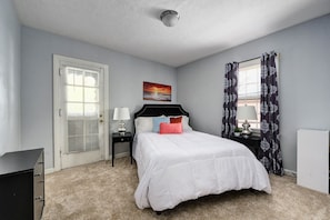 2 bedrooms, iron/ironing board, free WiFi, bed sheets