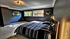 3 bedrooms, desk, iron/ironing board, WiFi - The ZenDen 3bdr king size + back yard in West U 4 min from medical center & Rice (Houston)