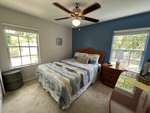 3 bedrooms, iron/ironing board, free WiFi, bed sheets - 3/2 with Heated Pool - Tranquil Tropical Escape
 (Sebastian)