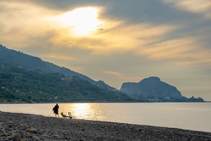 Una spiaggia nelle vicinanze
