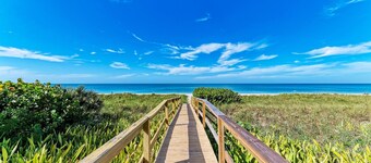 Direct Beachfront 2BR Cottage on Casey Key!