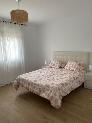 4 bedrooms, soundproofing, iron/ironing board, travel crib - Casa Rural con Piscina Villa Marta, en Trassierra (Santa María de Trassierra)