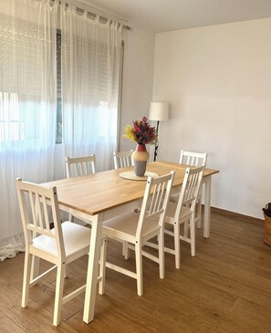 Dining - Casa Rural con Piscina Villa Marta, en Trassierra (Santa María de Trassierra)