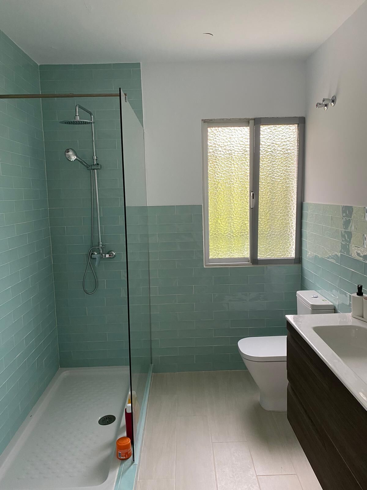 Dusche, Handtücher, Toilettenpapier