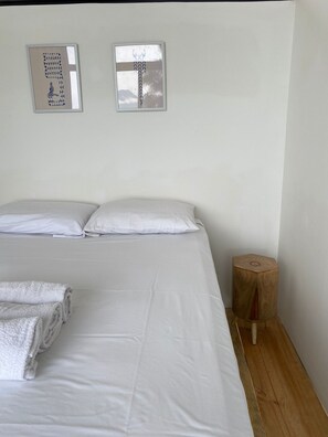 5 bedrooms, free WiFi, bed sheets