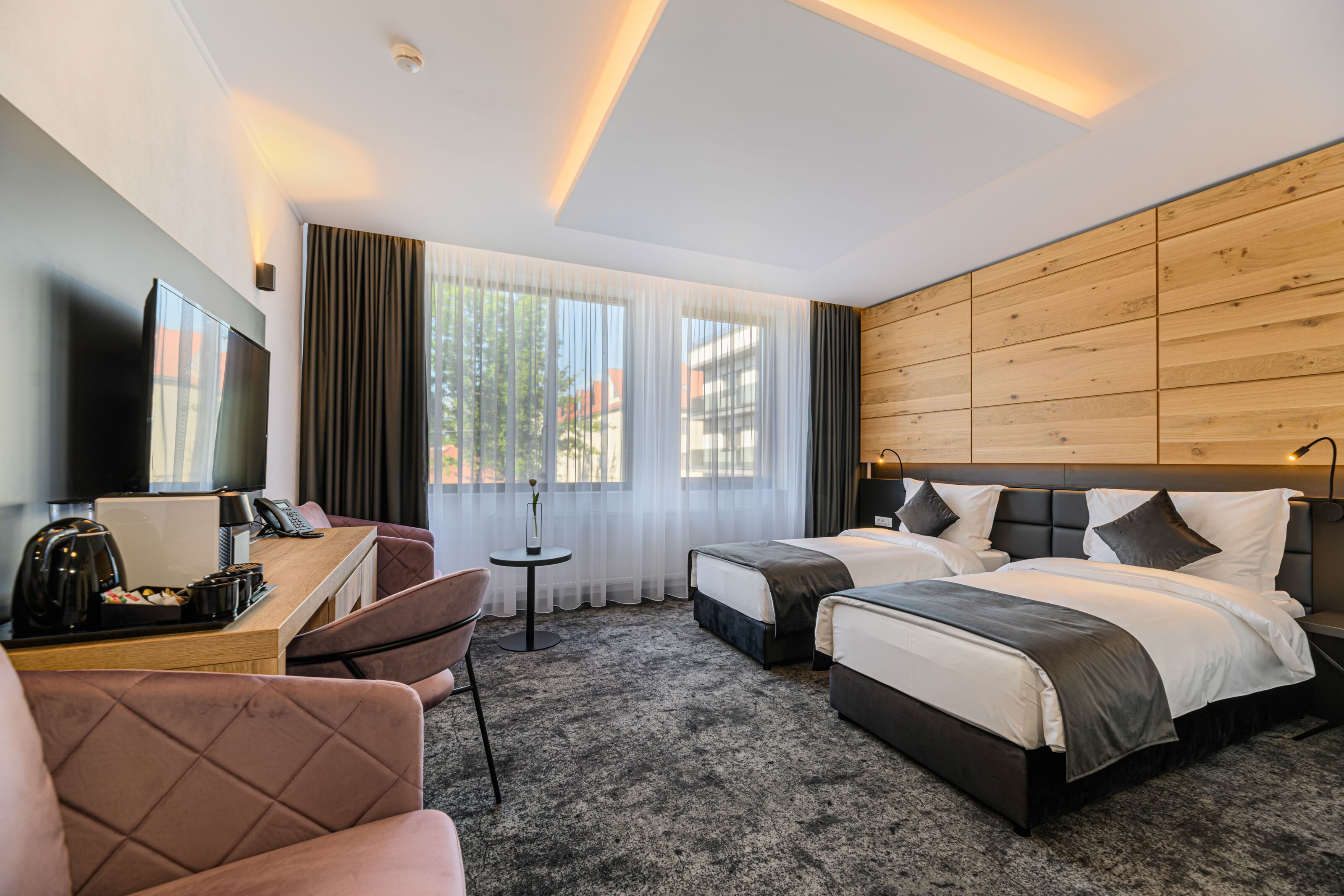 Minibar, sistema de insonorización, wifi gratis y ropa de cama 