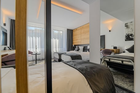 Business Executive With Extended Sofa | 1 bedroom, minibar, free WiFi, bed sheets