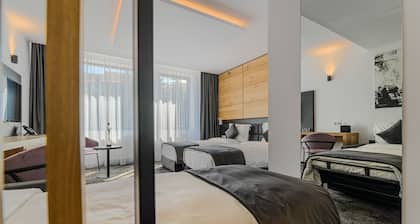 B THE HOTEL