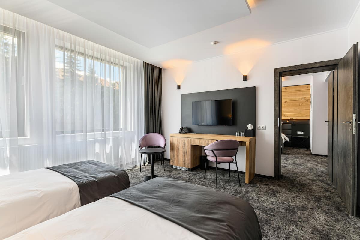 Executive Connecting Family Room | 1 bedroom, minibar, free WiFi, bed sheets