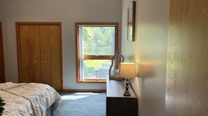 3 bedrooms, travel crib, free WiFi, bed sheets