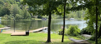 Tranquil waterfront cottage in Central Lake