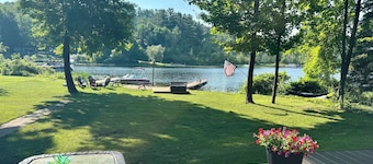 Tranquil waterfront cottage in Central Lake