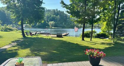 Tranquil waterfront cottage in Central Lake