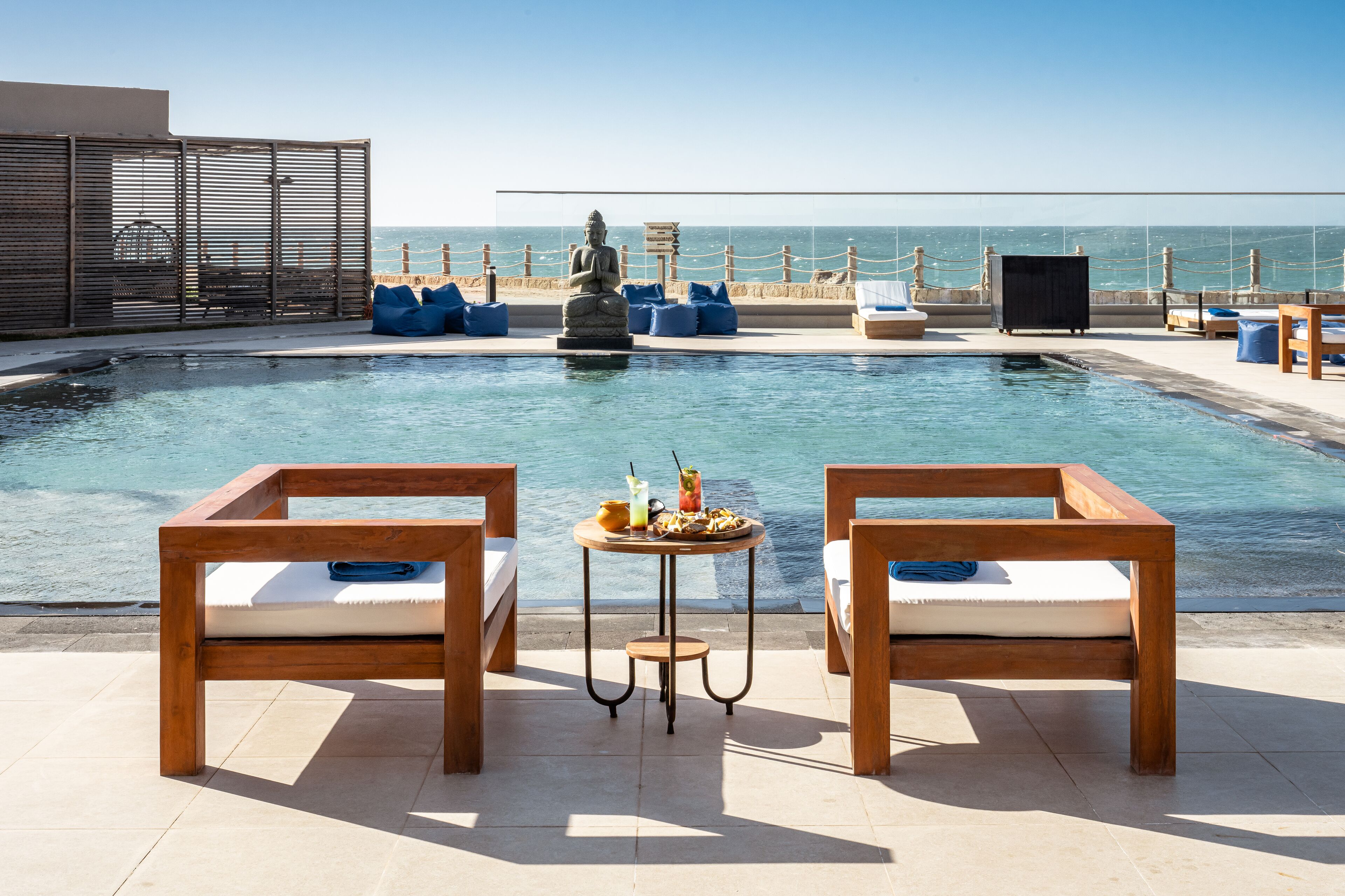 Indoor pool, 2 outdoor pools