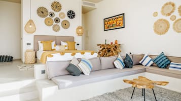 Premium Waterfront Suite | Biancheria da letto di alta qualità, minibar, una cassaforte in camera