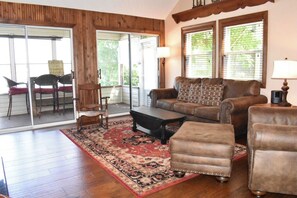 Smart TV, tavolo da ping pong, impianto stereo