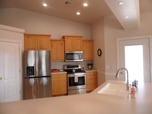 Fridge, microwave, oven, stovetop - Spacious home with panoramic views of Zion National Park! Come & visit! (Virgin)