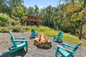 Property grounds - Gorgeous CABIN! Huge Deck, Mountain Views,12 min to Dwtn AVL!!! (Swannanoa)