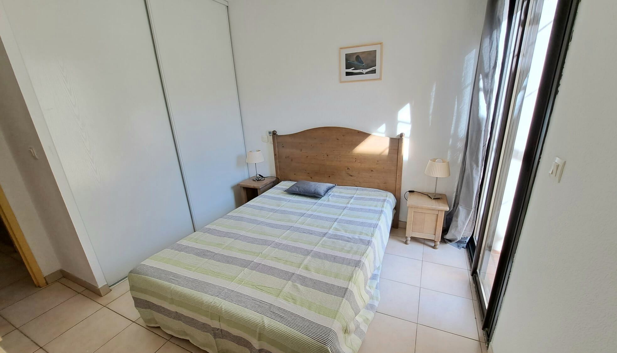 2 Schlafzimmer, Reisekinderbett