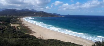 Garden level, air-conditioned, beach 200m away and swimming pool.