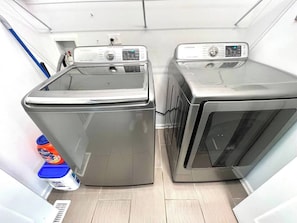 Interior - The Best Family & Friends Hangout & Pet Friendly!! (Wilmington)