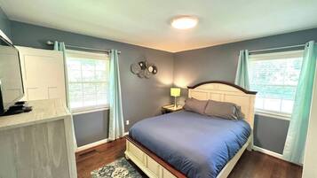 3 bedrooms, iron/ironing board, free WiFi, bed sheets