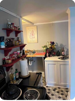 Private kitchen - Jimmy’s place (Wrightsville Beach)
