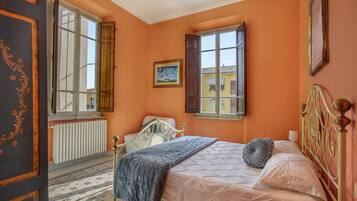 3 bedrooms, in-room safe, desk, iron/ironing board