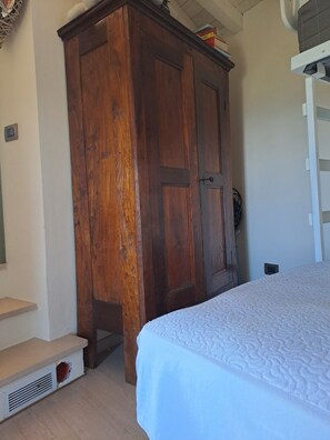 2 chambres, lit de bébé portatif, literie fournie