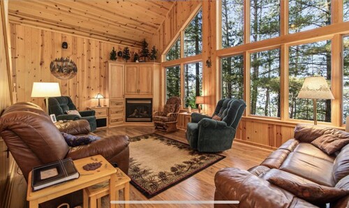 Unwind on the Whitefish Chain of lakes! Beautiful Big Trout Lake Home!