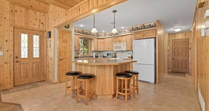 Unwind on the Whitefish Chain of lakes! Beautiful Big Trout Lake Home!