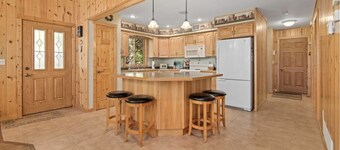 Unwind on the Whitefish Chain of lakes! Beautiful Big Trout Lake Home!