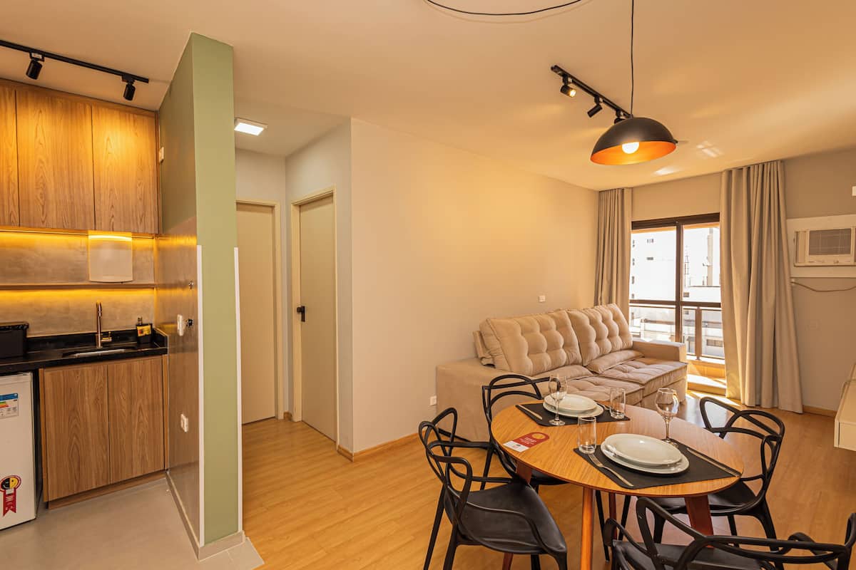 Design Double Room | Living area | 32-inch flat-screen TV with cable channels, TV