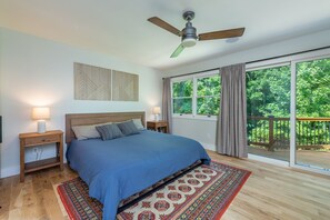 5 bedrooms, desk, iron/ironing board, travel crib