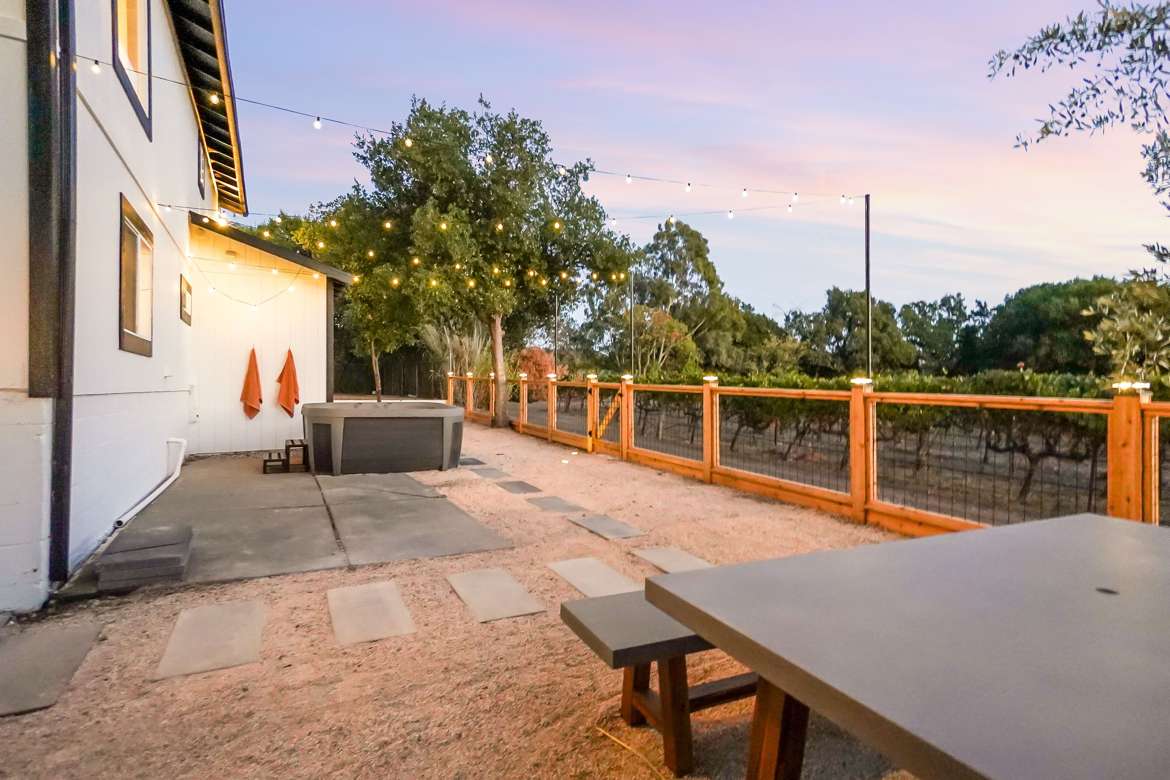 NEW Casita in the Vineyards • HOT TUB• VIEWS• PRIVATE • close to Sonoma plaza