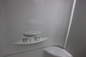 Basic Double Room | Bathroom
