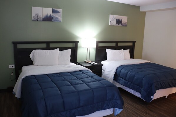 غرفة مزدوجة بتجهيزات أساسية | مكتب وواي فاي مجانًا