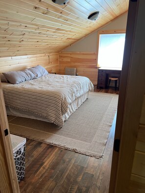 3 bedrooms, desk, iron/ironing board, free WiFi - Private Cozy Adirondack Cottage-Monthly only (Greig)