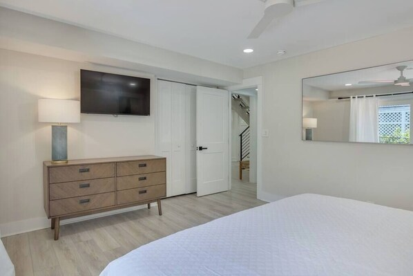 6 habitaciones, tabla de planchar con plancha, cuna de viaje y wifi 