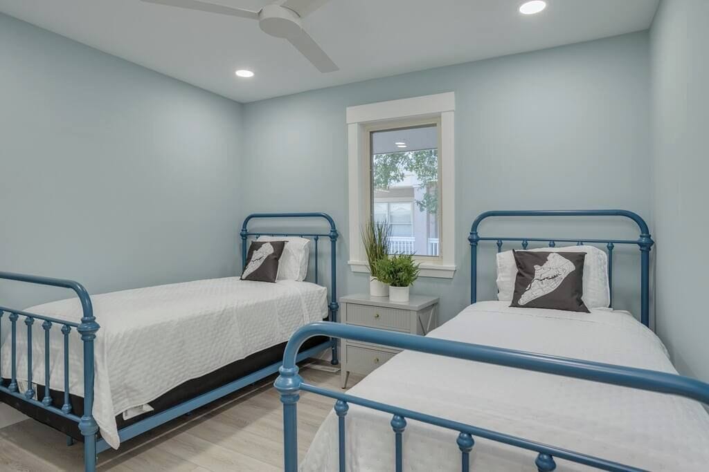 6 bedrooms, iron/ironing board, travel cot, WiFi